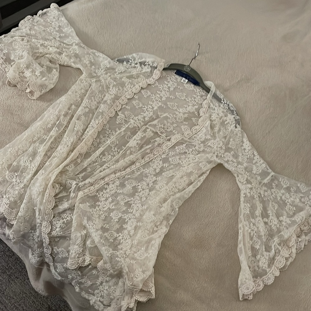 Lace Kimono SZ Small. Gorgeous - Picture 2 of 6